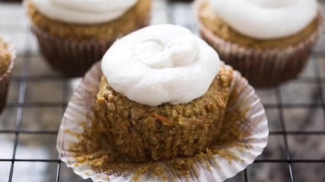 You are currently viewing Look Over My Shoulder: Gluten Free Carrot Cake Cupcakes