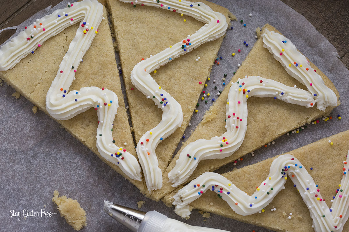 Read more about the article Gluten Free Cookie Cake