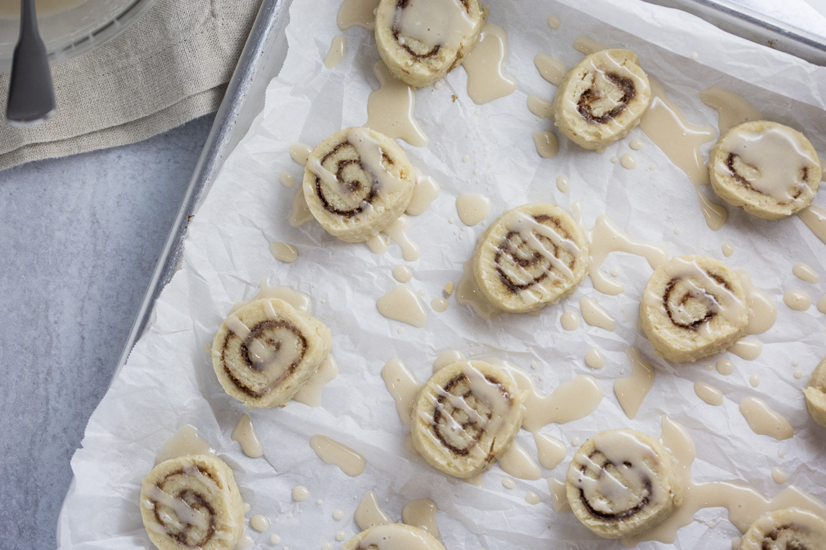 You are currently viewing Gluten Free Cinnamon Roll Cookies